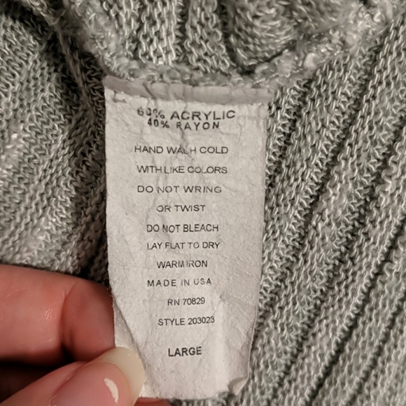 3/$20 🌸 Silver-Gray Cardigan - Picture 3 of 3